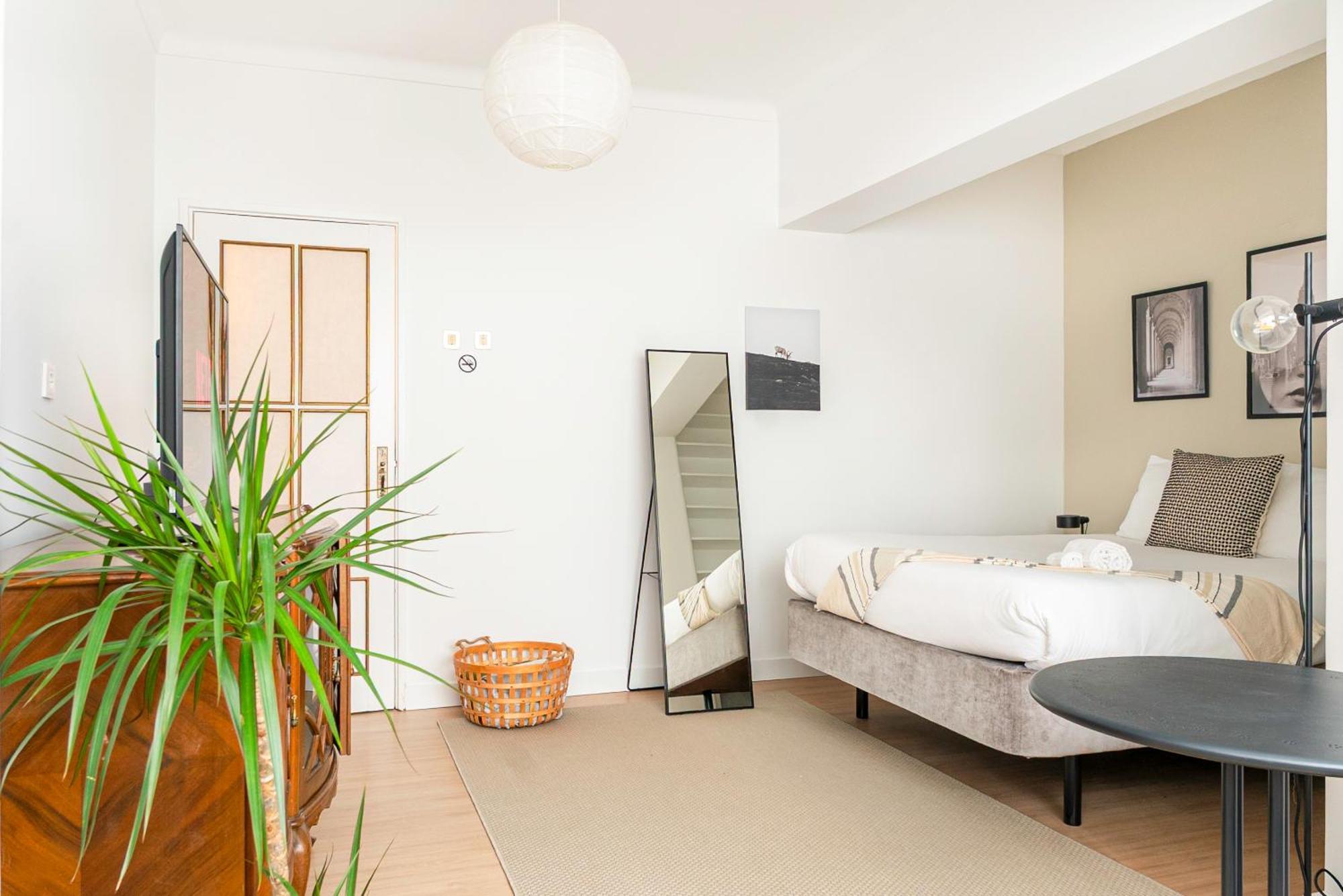 Soar Home I Urban Nest - Near Airport & Green Park Lisbon Luaran gambar